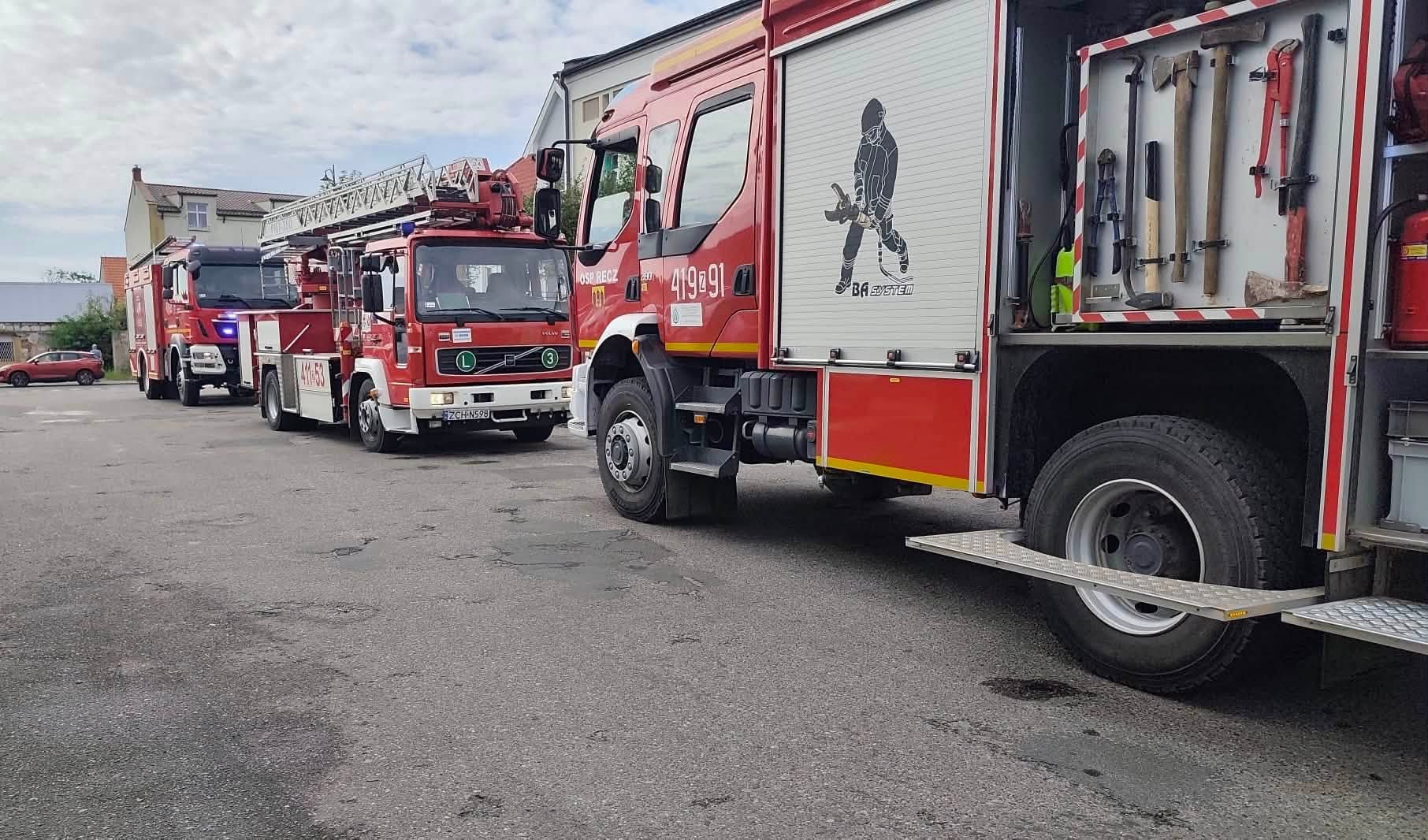 Groźny pożar mieszkania w Reczu. Dzieci ewakuowali przechodnie