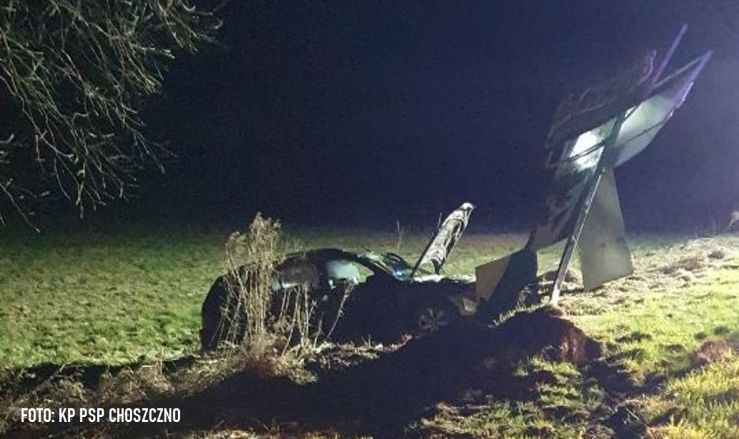 Wypadek pod Nadarzynem (gm.Pełczyce). Ford Mondeo wypadł z drogi... 
