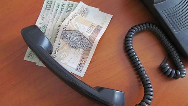 Uwaga na oszustów! Dzwonią i próbują wyłudzić pieniądze na tzw. "wypadek" 