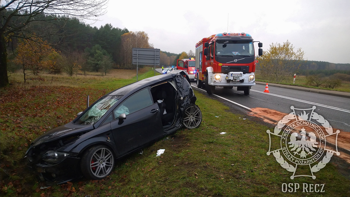 Wypadek w m. Żółwino - zderzenie dwóch aut osobowych.