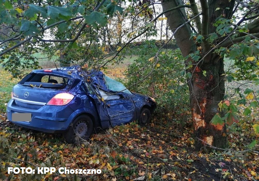 Wypadek na trasie Choszczno - Pełczyce. Nietrzeźwy i bez prawa jazdy uderzył w drzewo...